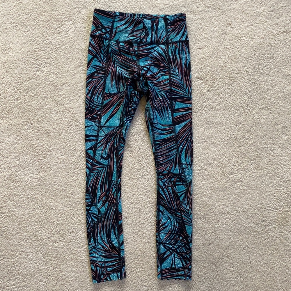 Lululemon Palm Crop leggings! Size 2